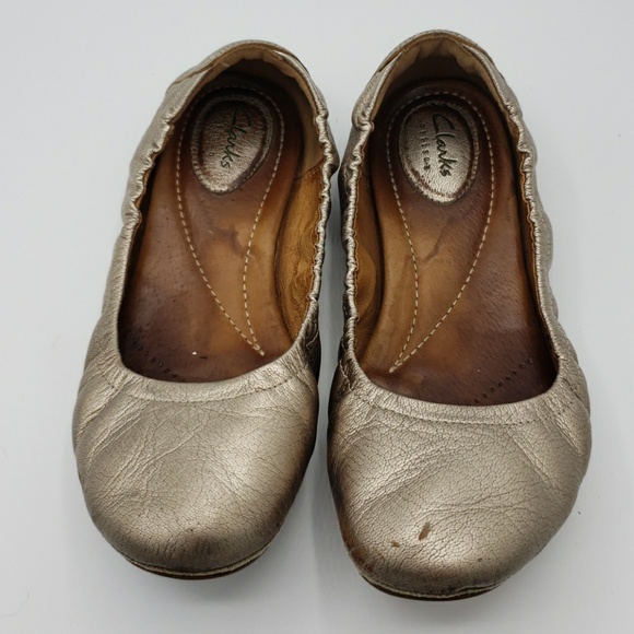 Gorgeous Clarks gold leather flats sz 7.5 - Picture 7 of 7